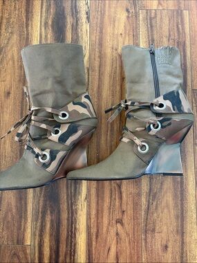 Rasolli Olive Green Camouflage Wedge Lace-Up Boots